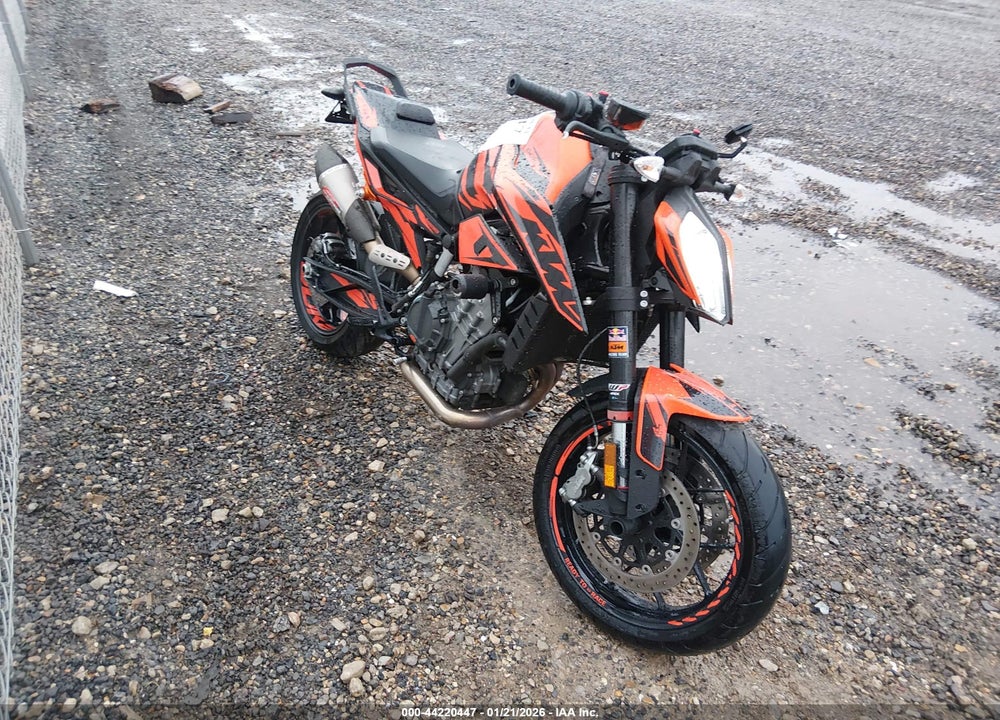 2022 KTM 890 DUKE R VIN: VBKTU9405NM833890