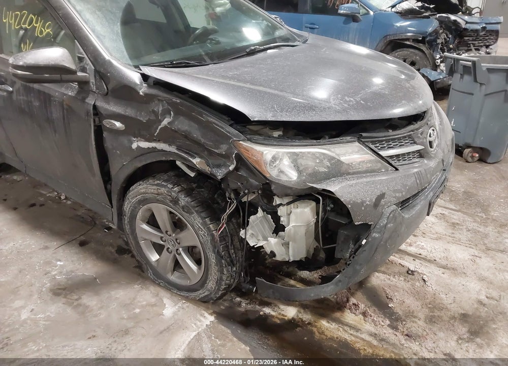 2015 TOYOTA RAV4 XLE VIN: 2T3WFREV9FW195487
