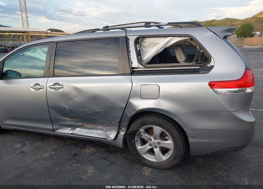 2011 TOYOTA SIENNA LE V6 VIN: 5TDKK3DC6BS019483