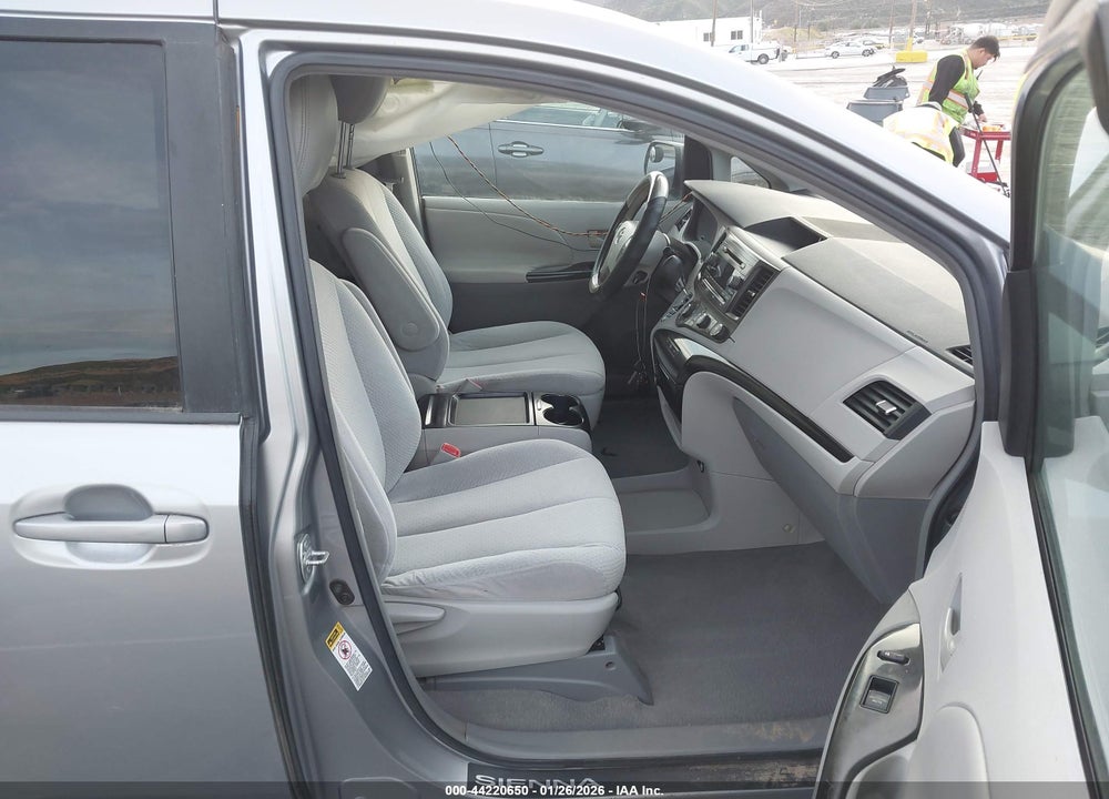 2011 TOYOTA SIENNA LE V6 VIN: 5TDKK3DC6BS019483
