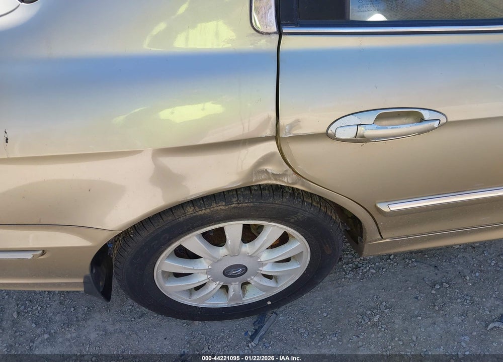 2002 HYUNDAI SONATA GLS/LX VIN: KMHWF35H62A555228