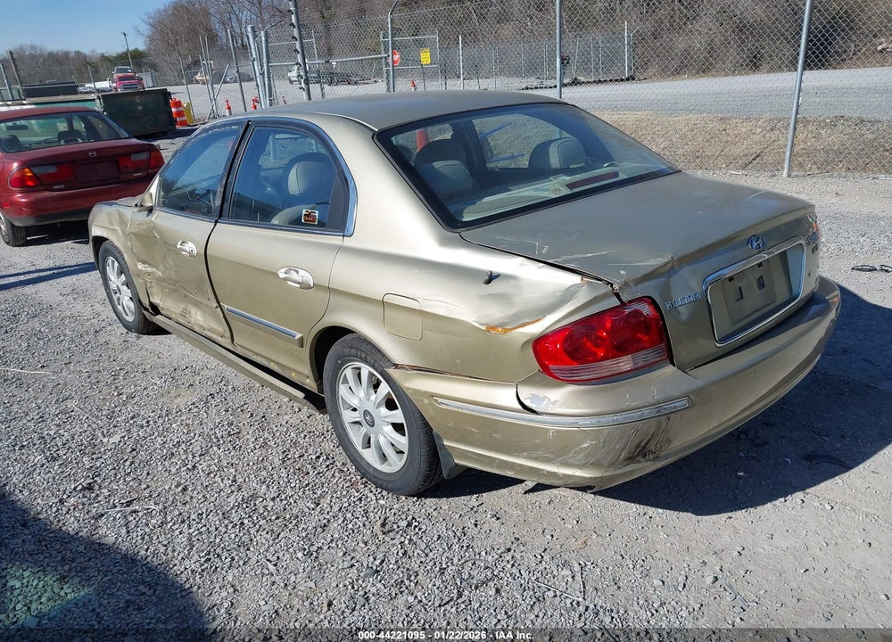 2002 HYUNDAI SONATA GLS/LX VIN: KMHWF35H62A555228