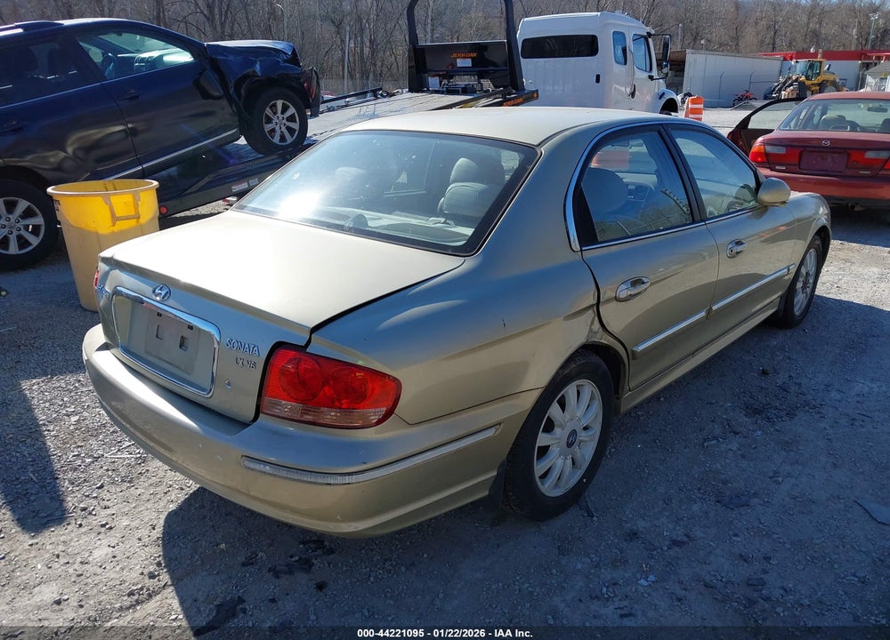 2002 HYUNDAI SONATA GLS/LX VIN: KMHWF35H62A555228