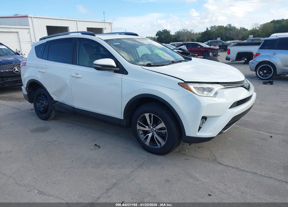 2018 TOYOTA RAV4 XLE VIN: JTMWFREV4JJ722858