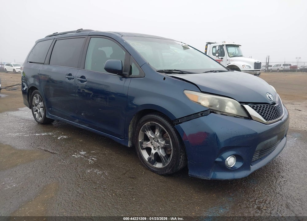 2011 TOYOTA SIENNA SE VIN: 5TDXK3DC4BS076285