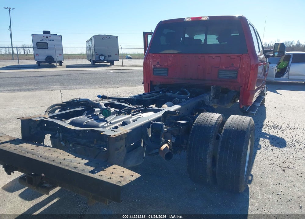 2019 FORD F-350 CHASSIS LARIAT VIN: 1FD8W3HT1KED19023