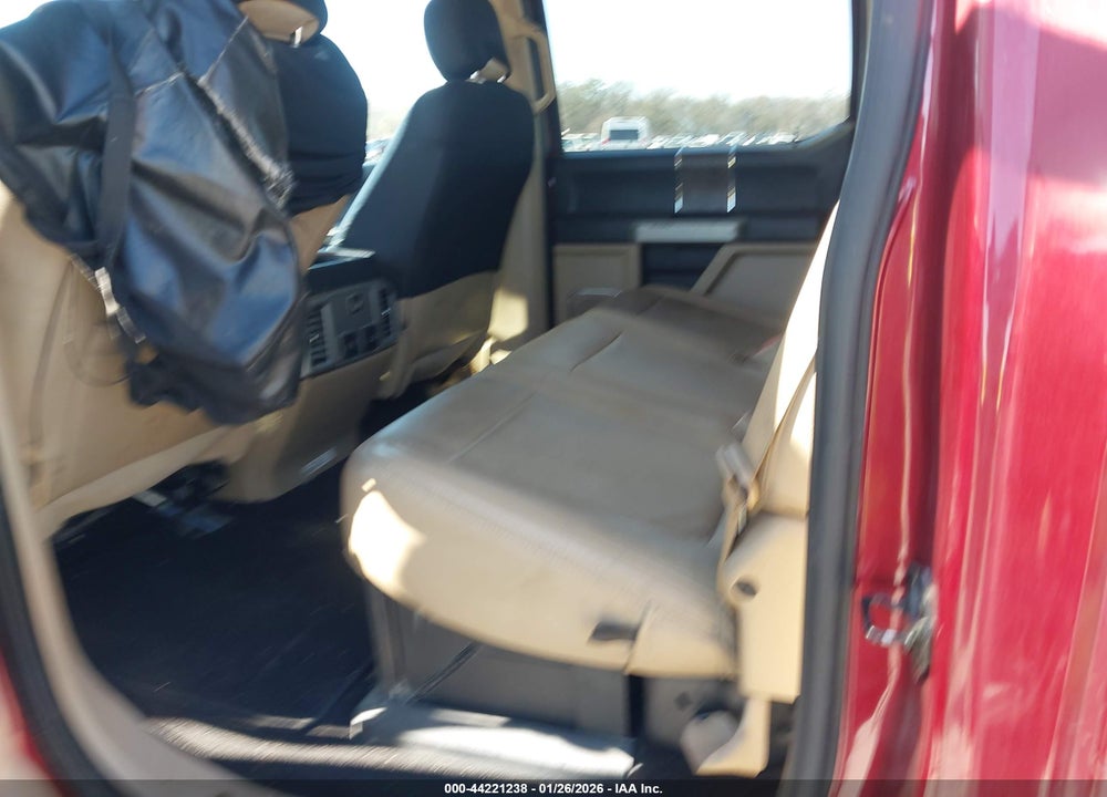 2019 FORD F-350 CHASSIS LARIAT VIN: 1FD8W3HT1KED19023