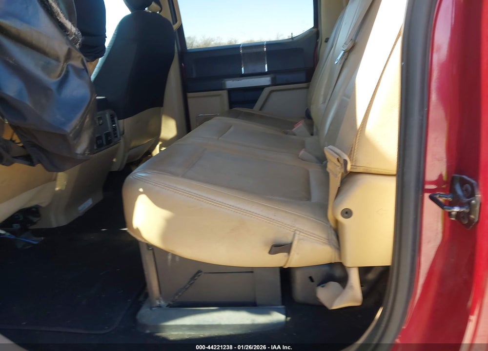 2019 FORD F-350 CHASSIS LARIAT VIN: 1FD8W3HT1KED19023