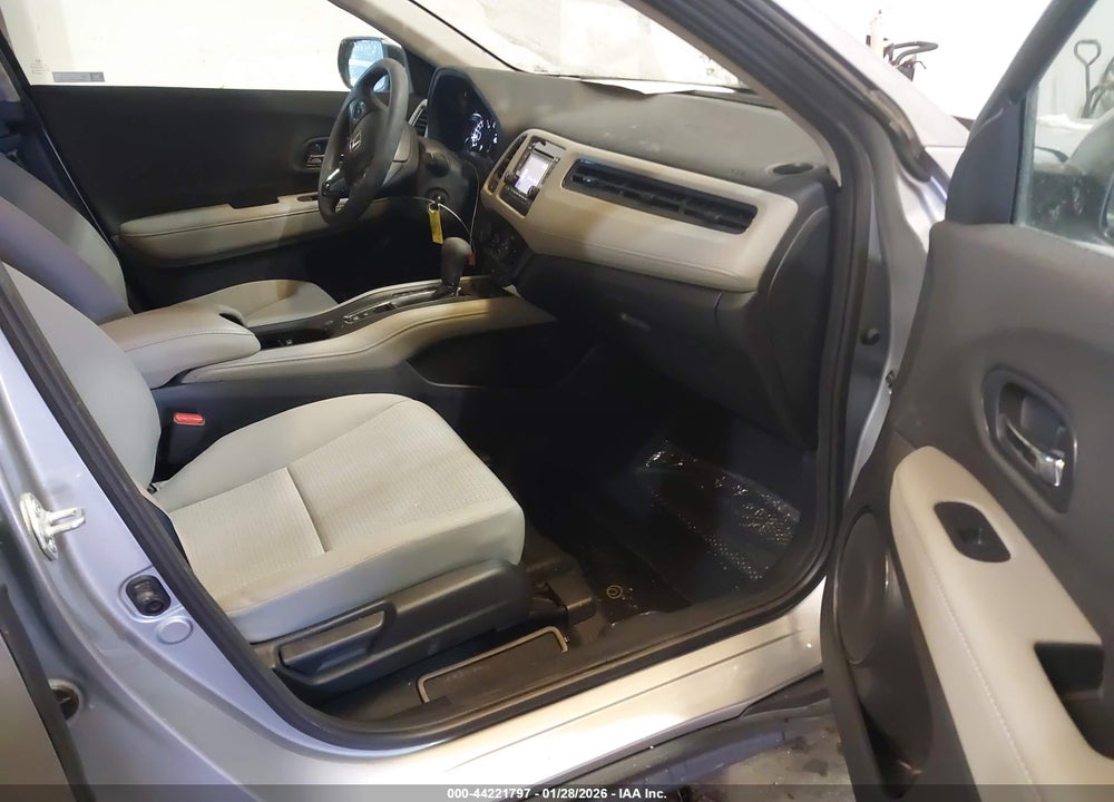 2022 HONDA HR-V AWD LX VIN: 3CZRU6H37NM739426