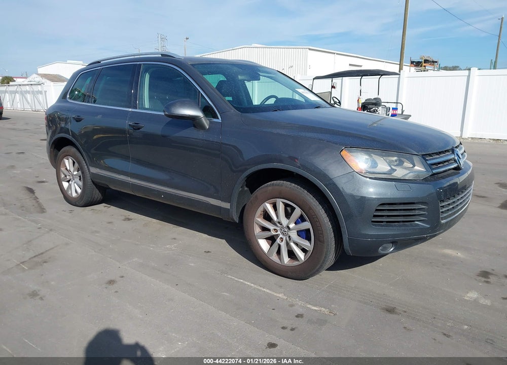 2014 VOLKSWAGEN TOUAREG 3.6L SPORT VIN: WVGEF9BP3ED006664
