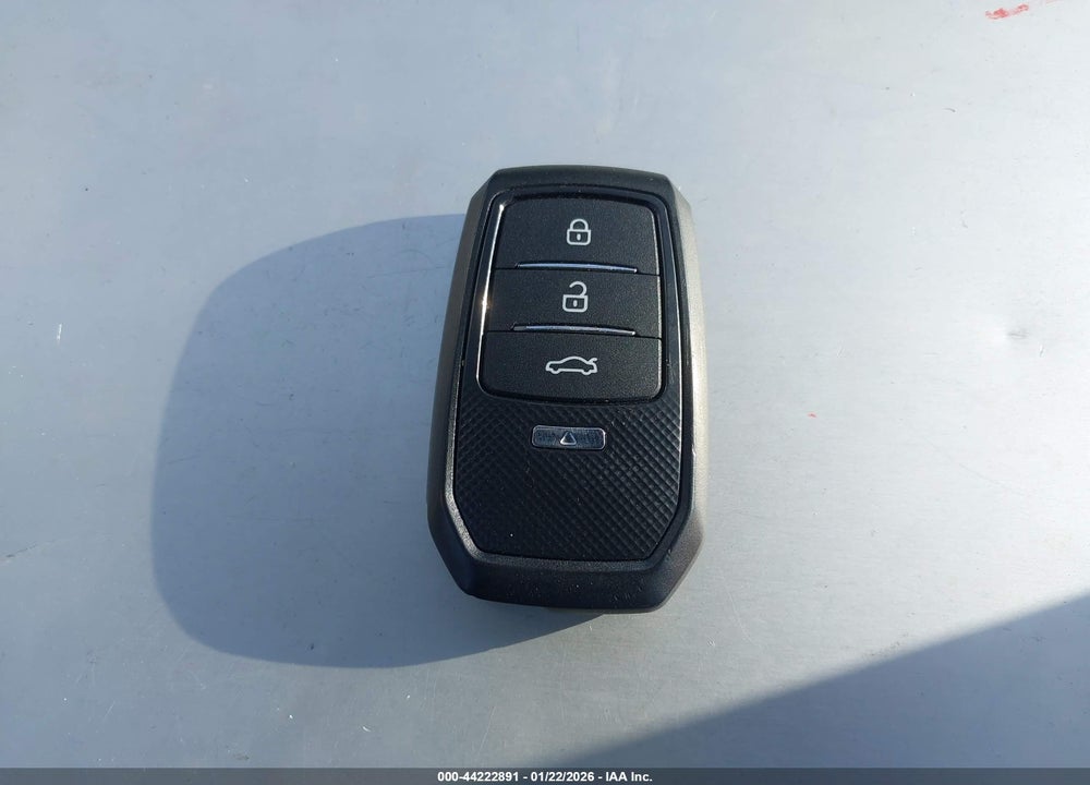 2022 TOYOTA HIGHLANDER XLE VIN: 5TDHZRAH7NS091709