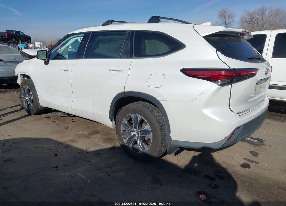 2022 TOYOTA HIGHLANDER XLE VIN: 5TDHZRAH7NS091709