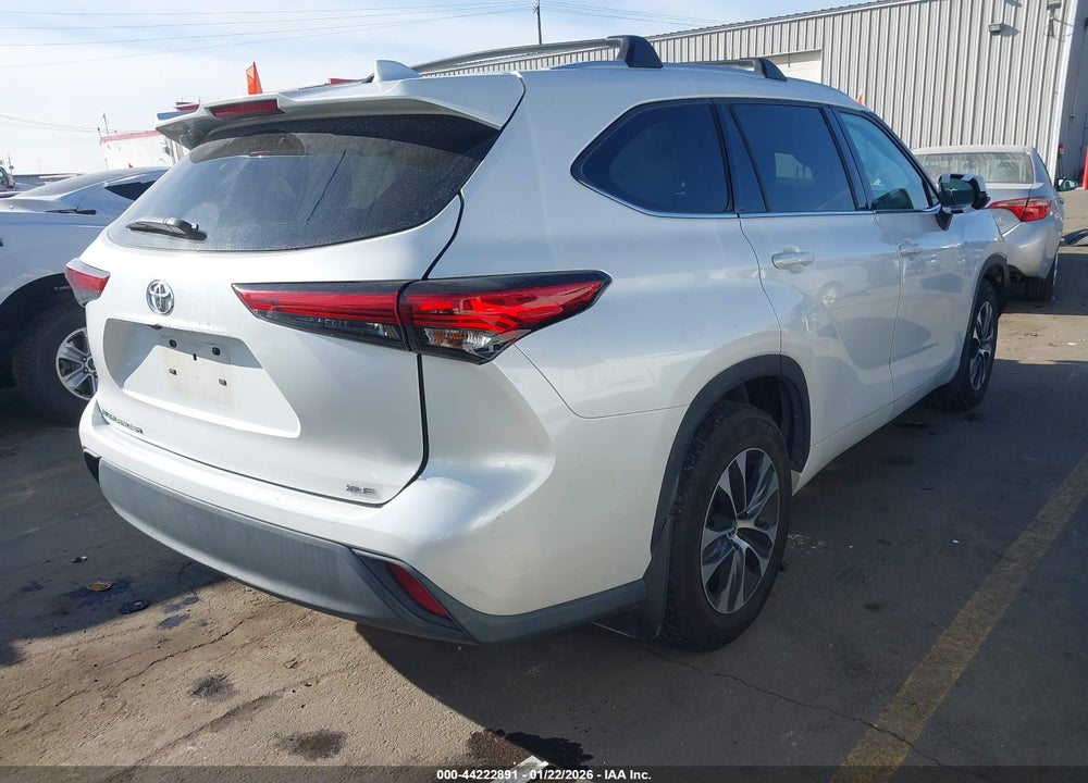 2022 TOYOTA HIGHLANDER XLE VIN: 5TDHZRAH7NS091709