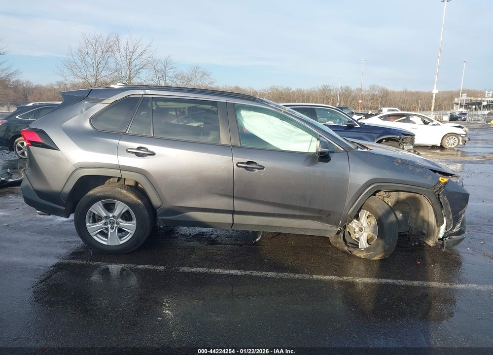 2021 TOYOTA RAV4 XLE VIN: 2T3P1RFV2MC176456