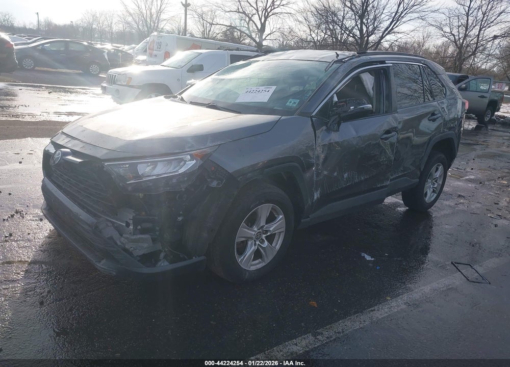 2021 TOYOTA RAV4 XLE VIN: 2T3P1RFV2MC176456