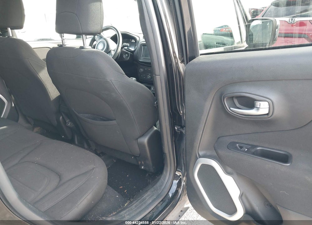2018 JEEP RENEGADE LATITUDE FWD VIN: ZACCJABB8JPJ34522