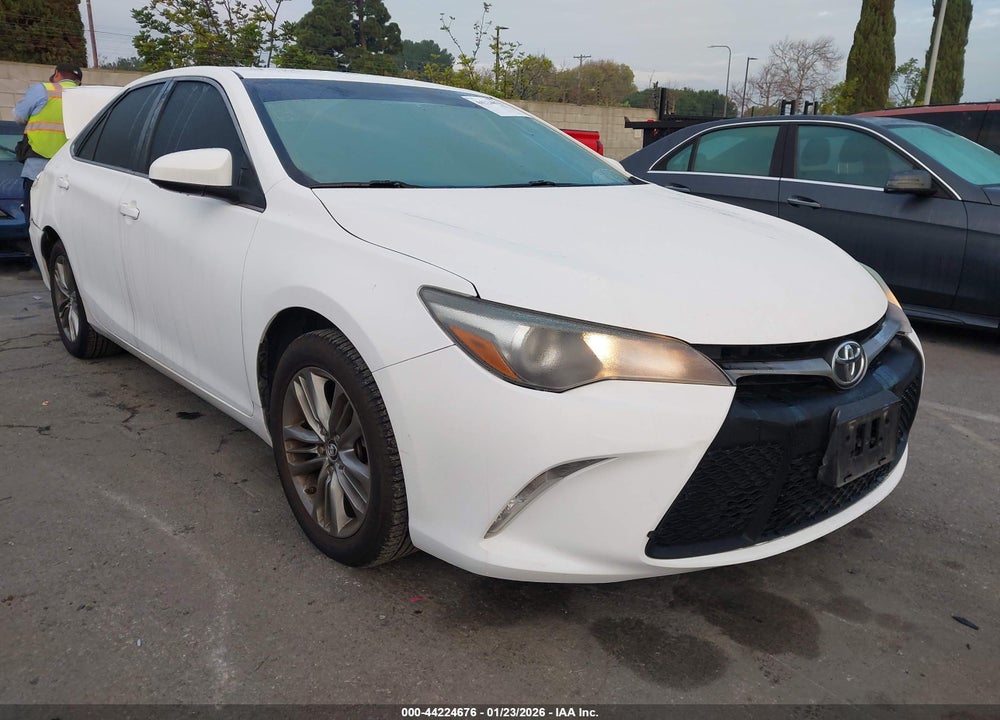 2015 TOYOTA CAMRY SE VIN: 4T1BF1FK3FU095043