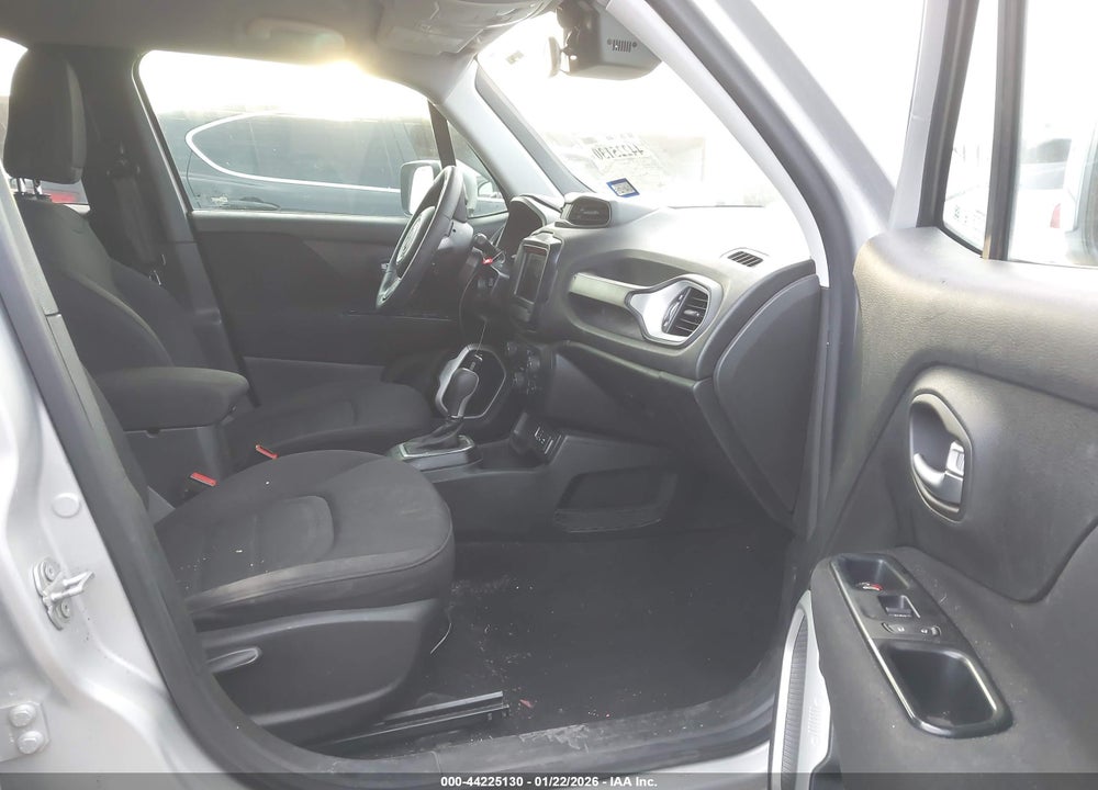 2018 JEEP RENEGADE LATITUDE FWD VIN: ZACCJABB1JPJ46589