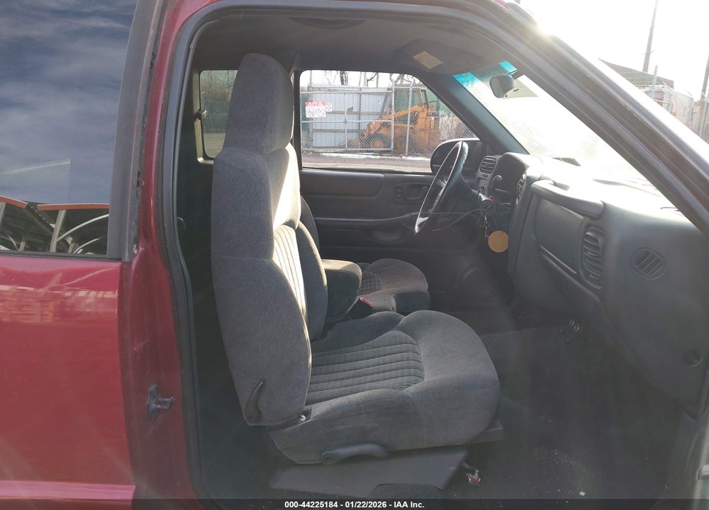 2002 CHEVROLET S-10 LS VIN: 1GCDT19W628184581