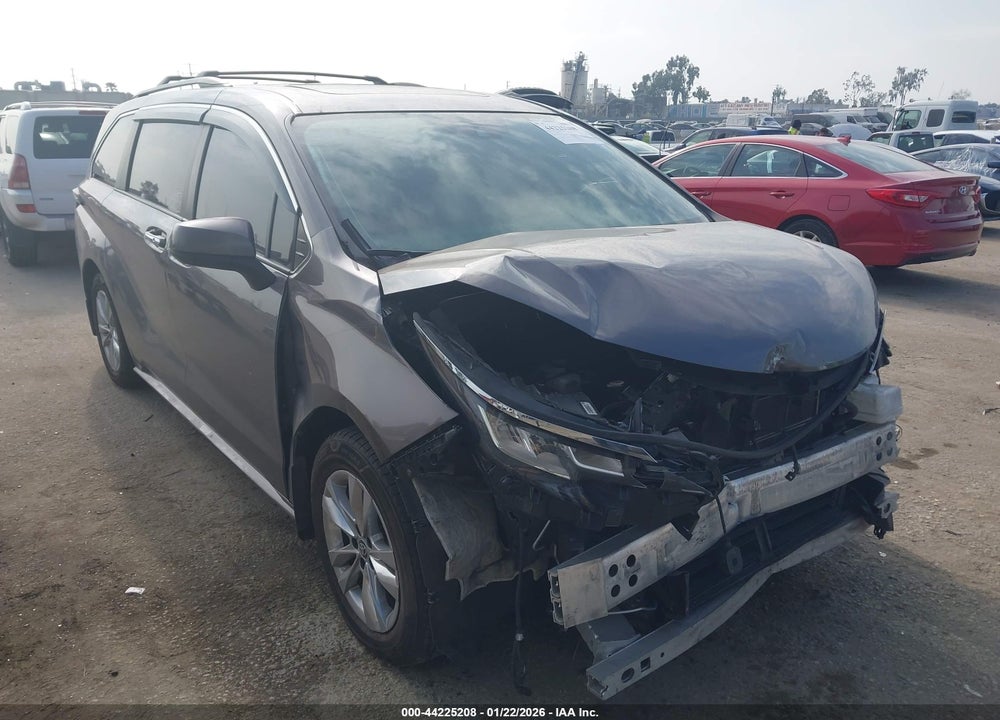 2022 TOYOTA SIENNA XLE VIN: 5TDJSKFC2NS063617