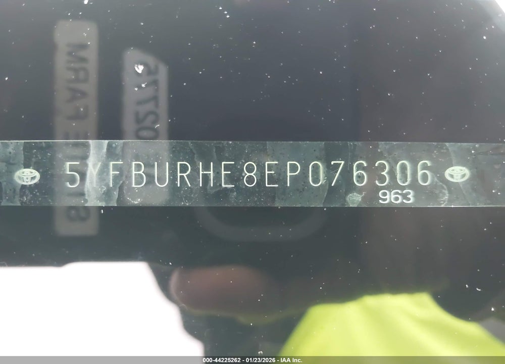 2014 TOYOTA COROLLA LE VIN: 5YFBURHE8EP076306