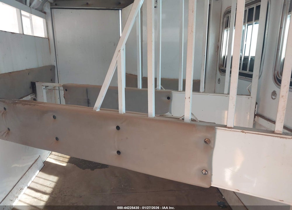 2004 CHARMAC YUKON 3 STALL HORSE TRAILER VIN: 4RYH182064T111229