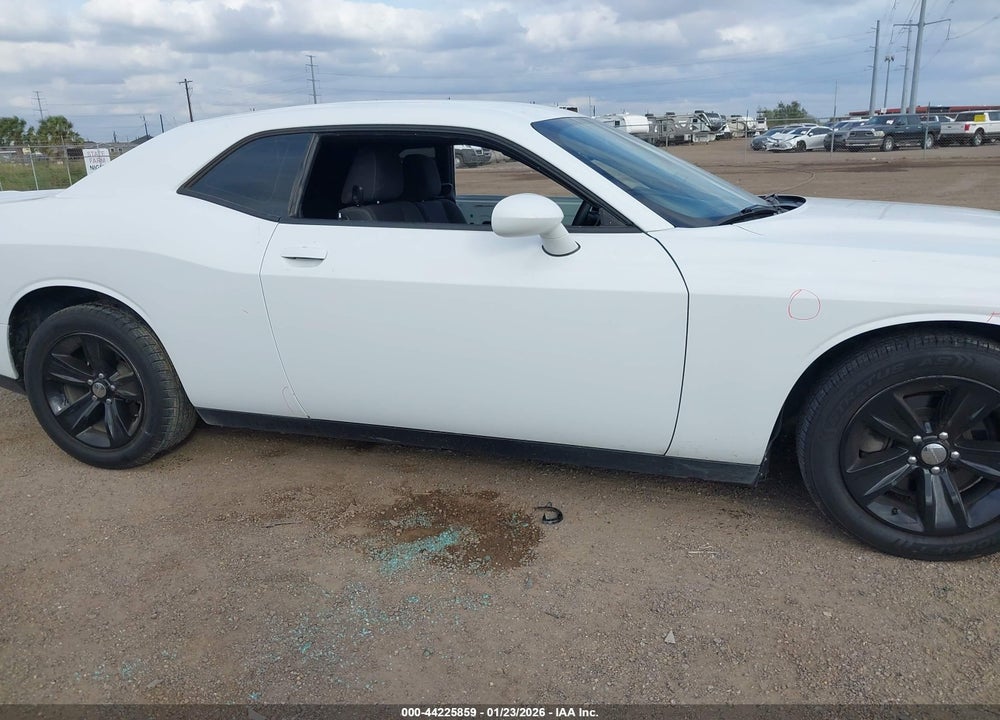 2019 DODGE CHALLENGER SXT VIN: 2C3CDZAG5KH687769