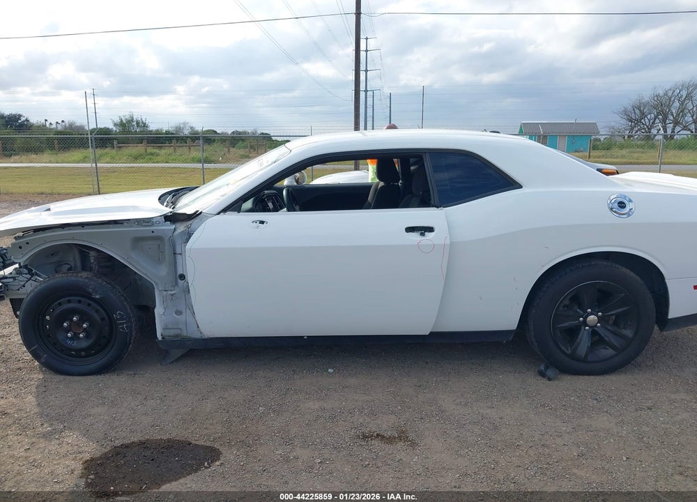 2019 DODGE CHALLENGER SXT VIN: 2C3CDZAG5KH687769