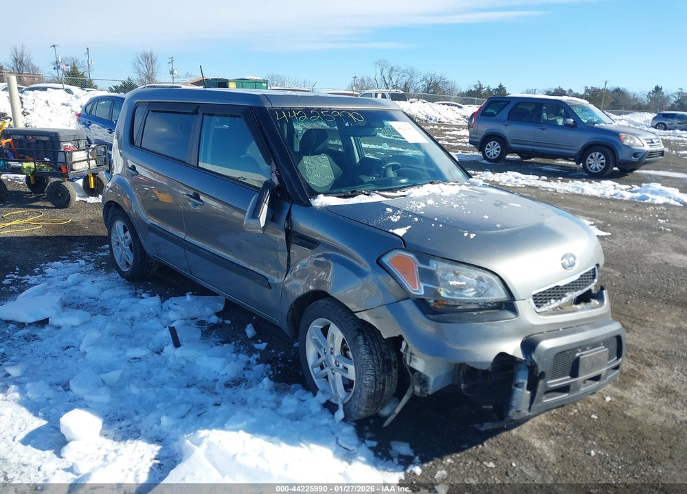 2011 KIA SOUL + VIN: KNDJT2A24B7234773