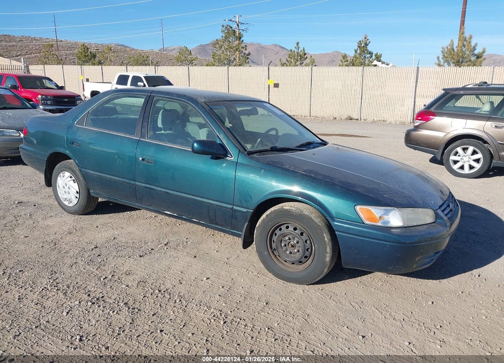 1998 TOYOTA CAMRY LE VIN: 4T1BG22K5WU267405