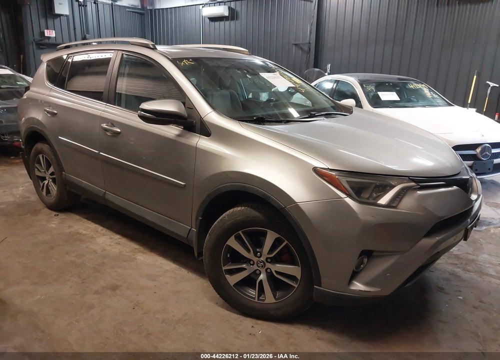 2016 TOYOTA RAV4 XLE VIN: 2T3RFREV3GW519094