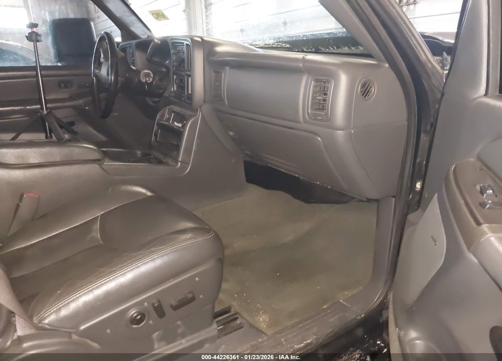 2005 CHEVROLET SILVERADO 2500HD LT VIN: 1GCHK23215F901131