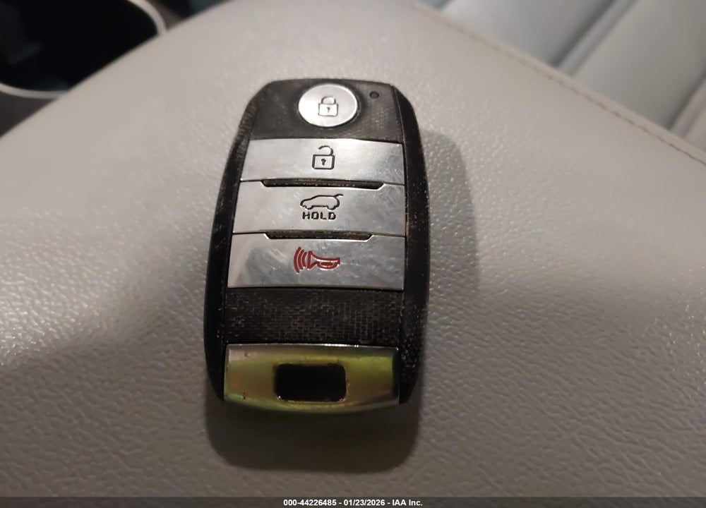 2020 KIA SORENTO 3.3L SX VIN: 5XYPKDA53LG656900