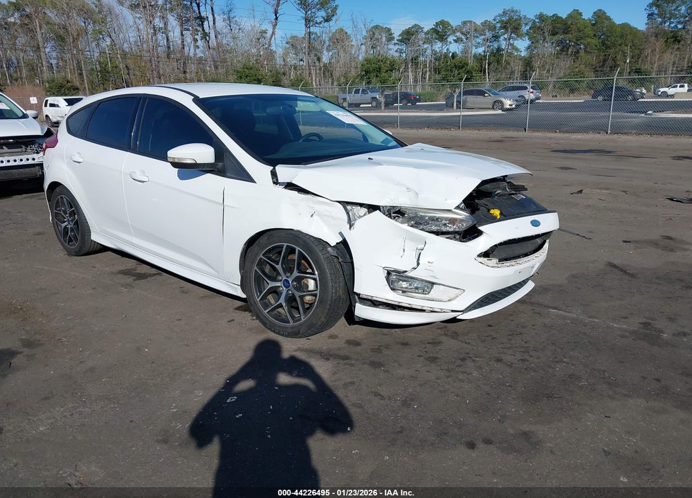 2015 FORD FOCUS SE VIN: 1FADP3K27FL267887