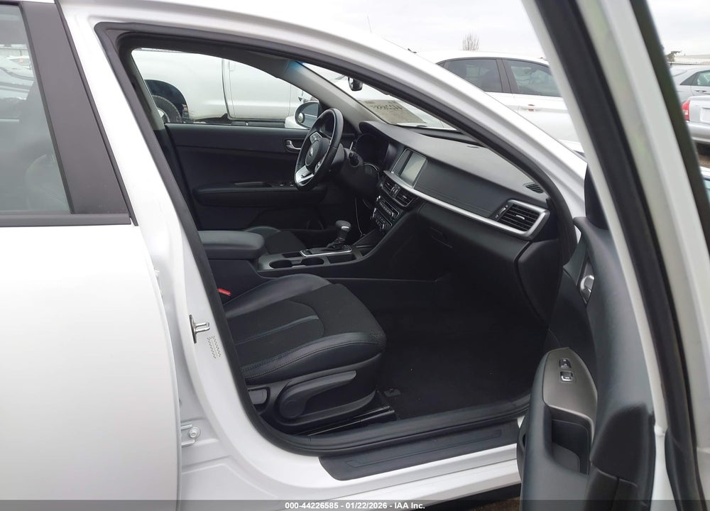 2019 KIA OPTIMA S VIN: 5XXGT4L36KG359390
