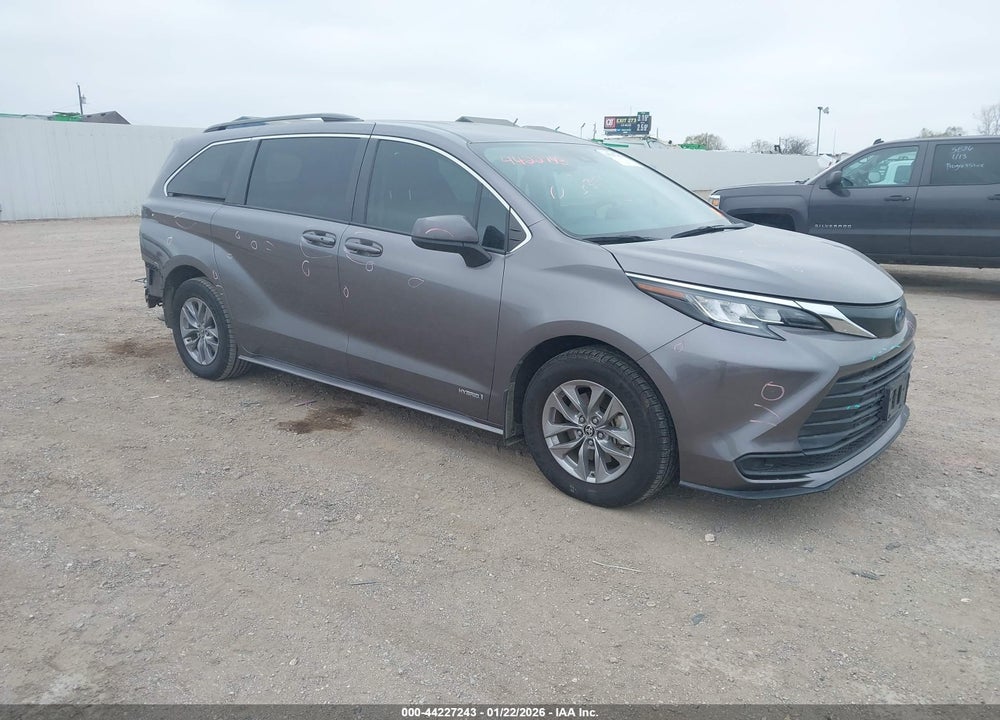 2021 TOYOTA SIENNA LE VIN: 5TDKRKEC6MS057707