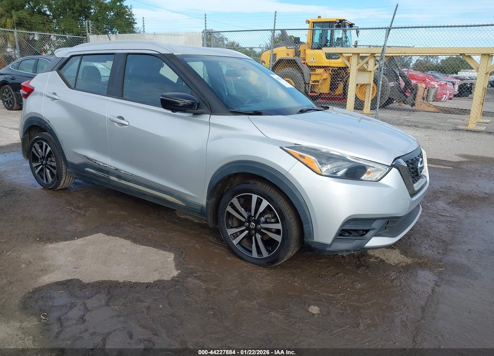 2019 NISSAN KICKS SR VIN: 3N1CP5CU5KL517579