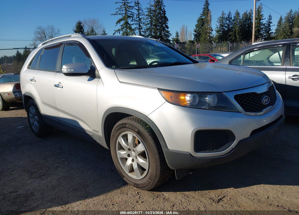 2013 KIA SORENTO LX V6 VIN: 5XYKTDA21DG389707