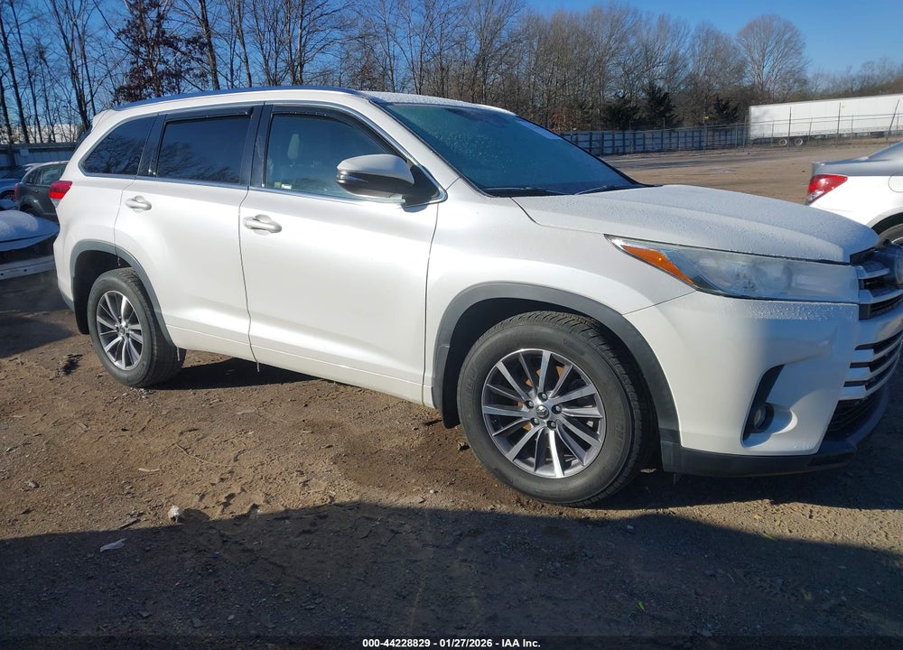 2017 TOYOTA HIGHLANDER XLE VIN: 5TDJZRFH2HS468963
