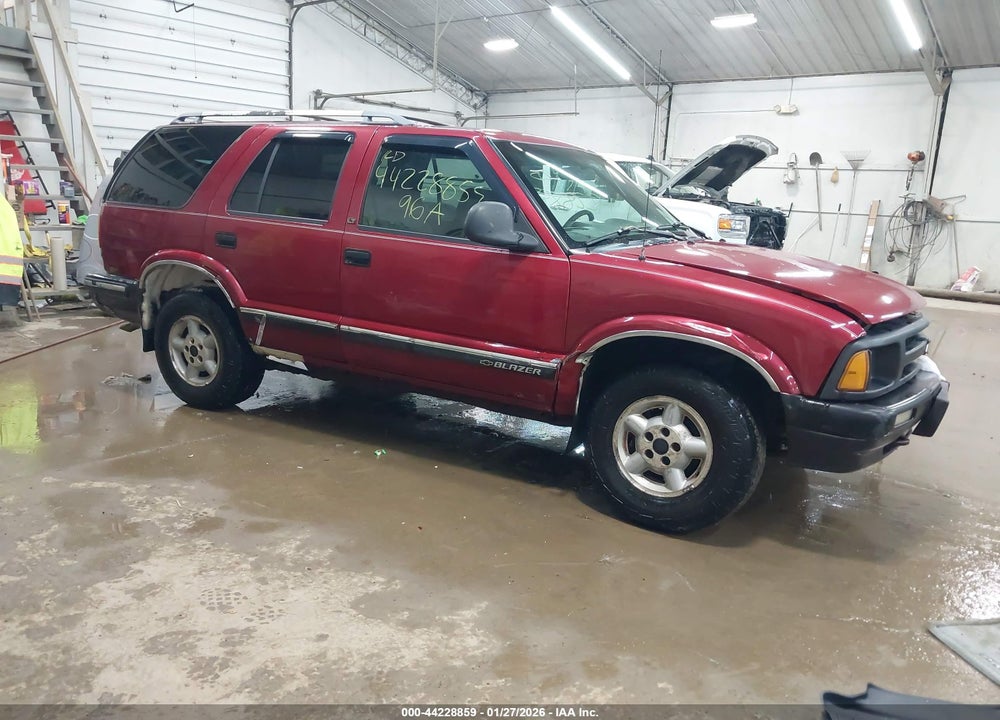 1996 CHEVROLET BLAZER VIN: 1GNDT13W1T2113146