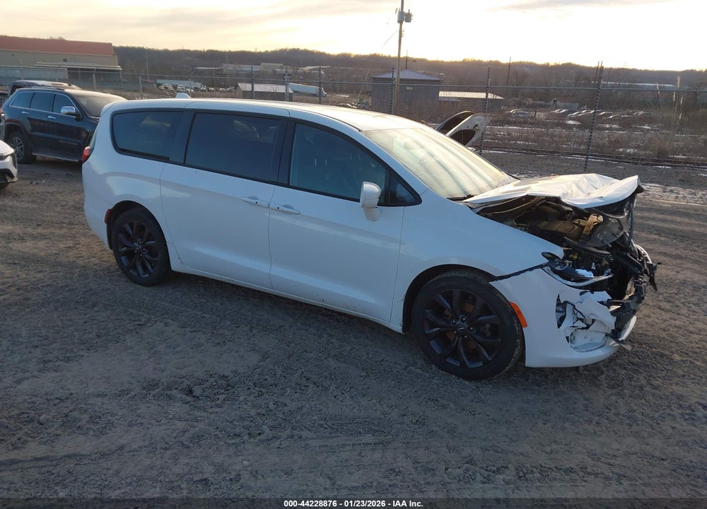 2019 CHRYSLER PACIFICA TOURING PLUS VIN: 2C4RC1FG0KR583610