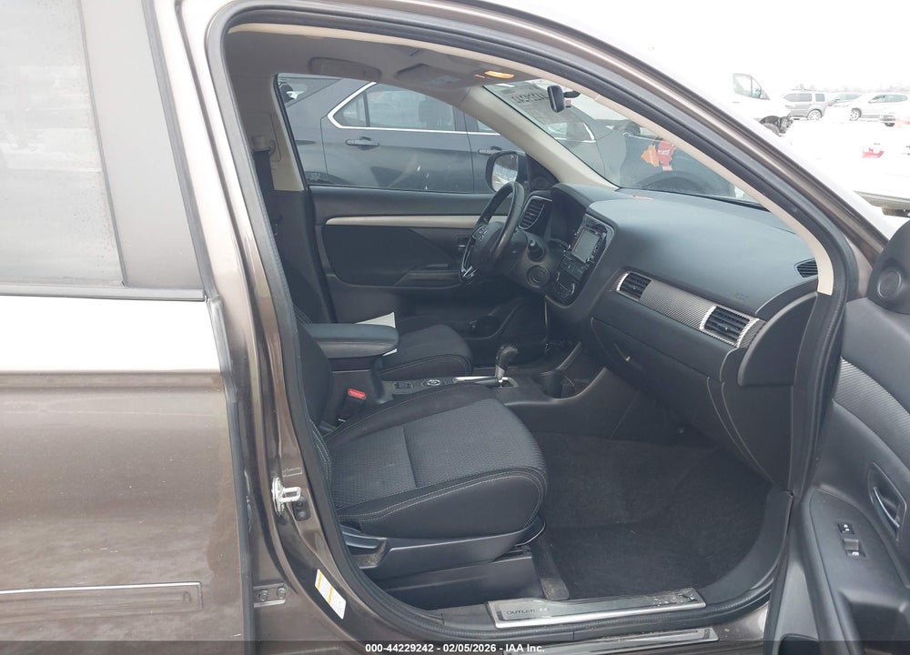 2016 MITSUBISHI OUTLANDER SE VIN: JA4AZ3A38GZ052352