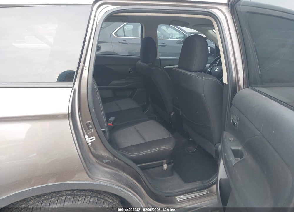2016 MITSUBISHI OUTLANDER SE VIN: JA4AZ3A38GZ052352