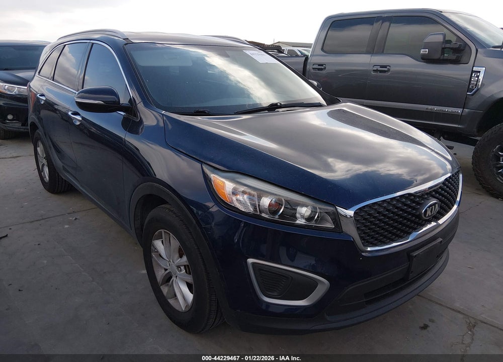 2018 KIA SORENTO 2.4L LX VIN: 5XYPG4A32JG398379
