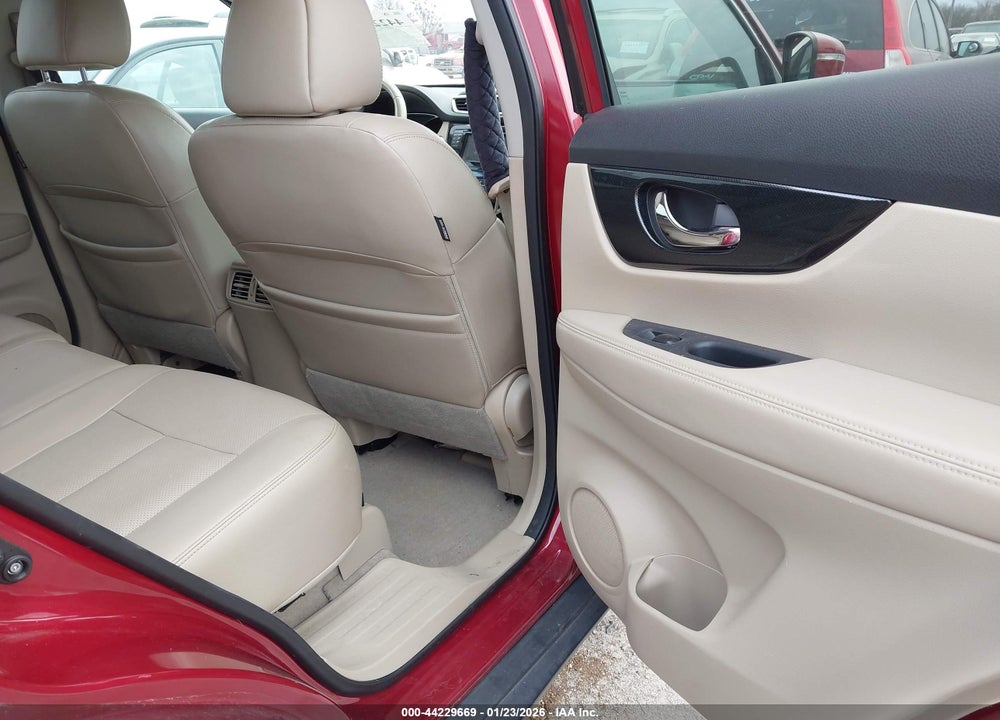 2015 NISSAN ROGUE SL VIN: 5N1AT2MT1FC904065