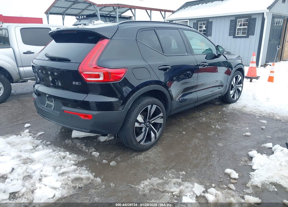 2023 VOLVO XC40 B5 PLUS DARK THEME VIN: YV4L12UW1P2112497