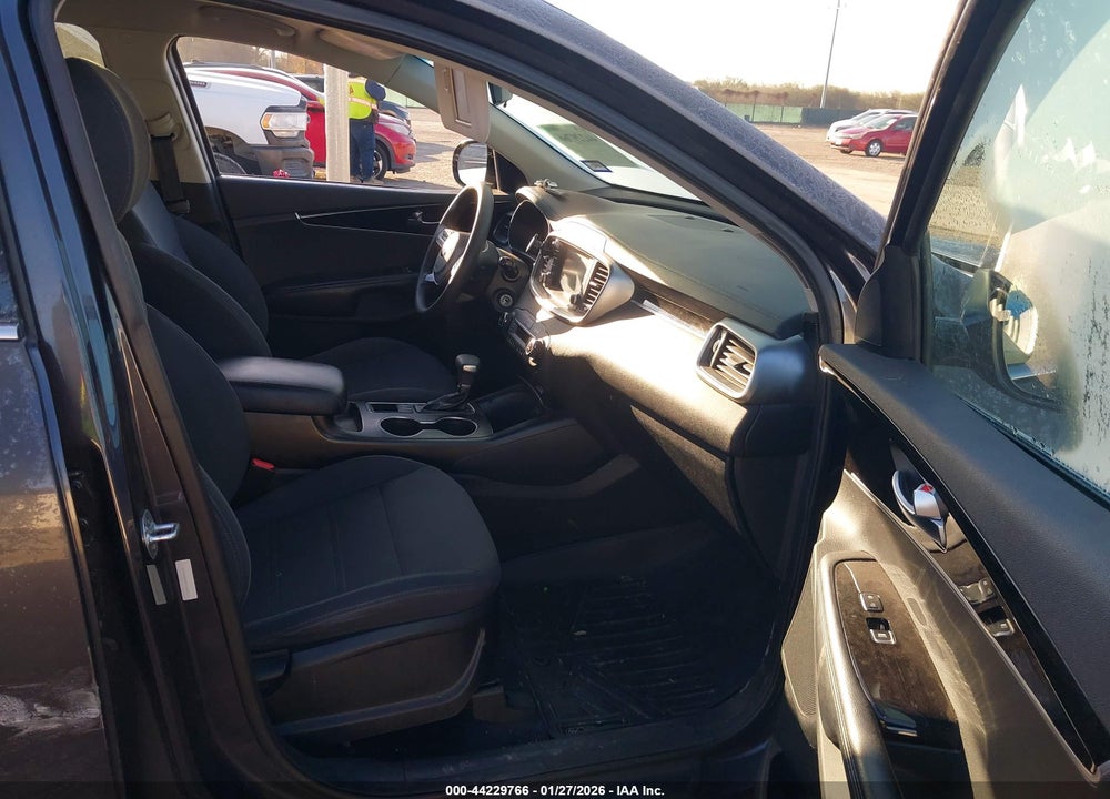 2019 KIA SORENTO 3.3L LX VIN: 5XYPGDA59KG445121