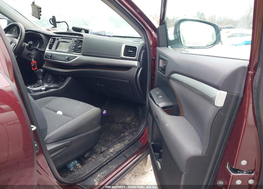 2019 TOYOTA HIGHLANDER LE VIN: 5TDBZRFH4KS739937