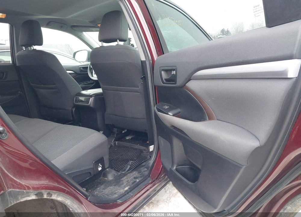 2019 TOYOTA HIGHLANDER LE VIN: 5TDBZRFH4KS739937