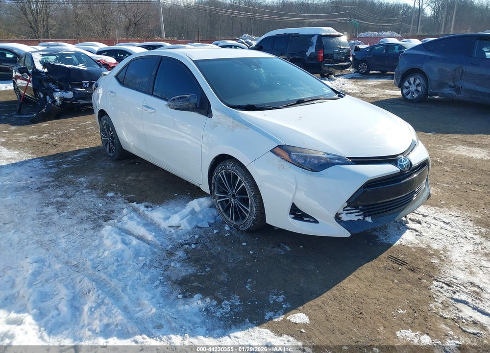2018 TOYOTA COROLLA LE VIN: 2T1BURHE2JC070365